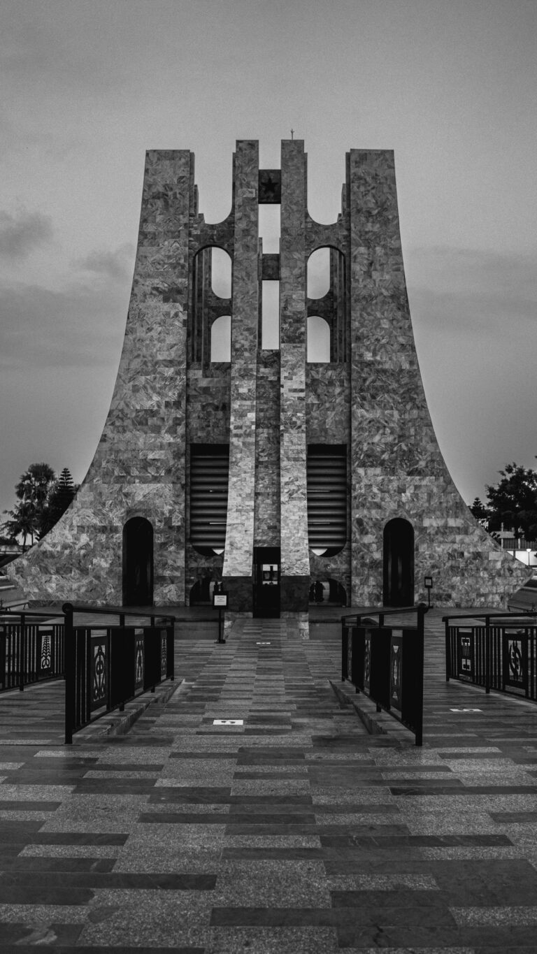 Mausolée de Kwame Nkrumah à Accra, géométrie de béton, photographie d'architecture de Ka.O
